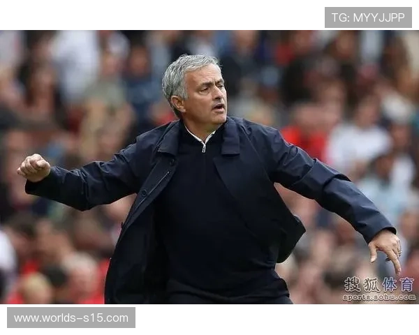 西蒙斯红牌引争议，裁判尺度再成英超焦点战话题